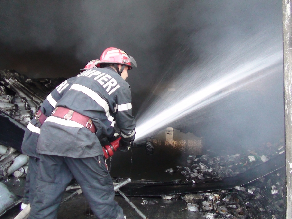 (UPDATE/ AUDIO) Incendiu la biserica din localitatea suceveană Poiana Stampei