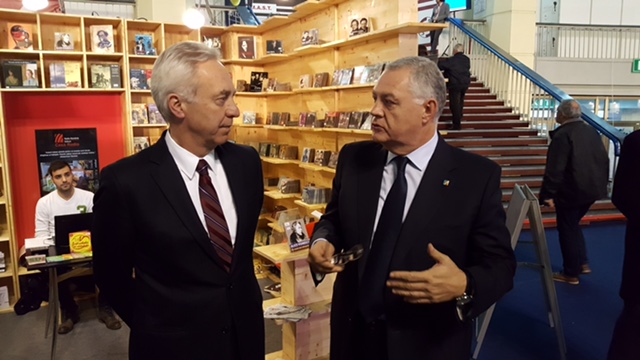 Hans Klemm, Ambasadorul Statelor Unite la București și Ovidiu Miculescu, Președintele Director-General al SRR Hans Klemm, Ambasadorul Statelor Unite la București și Ovidiu Miculescu, Președintele Director-General al SRR