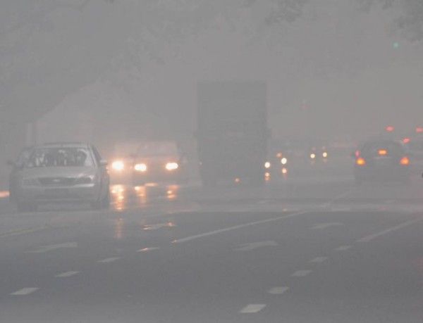 Trafic îngreunat din cauza ceţii dense pe mai multe artere rutiere din ţară Trafic îngreunat din cauza ceţii dense pe mai multe artere rutiere din ţară
