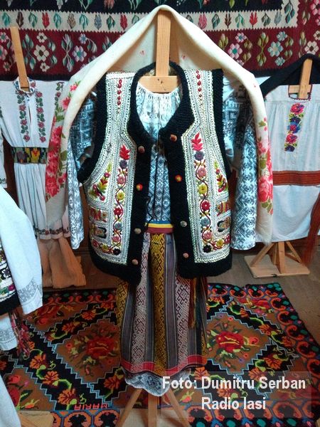 Astăzi este Ziua Costumului Popular