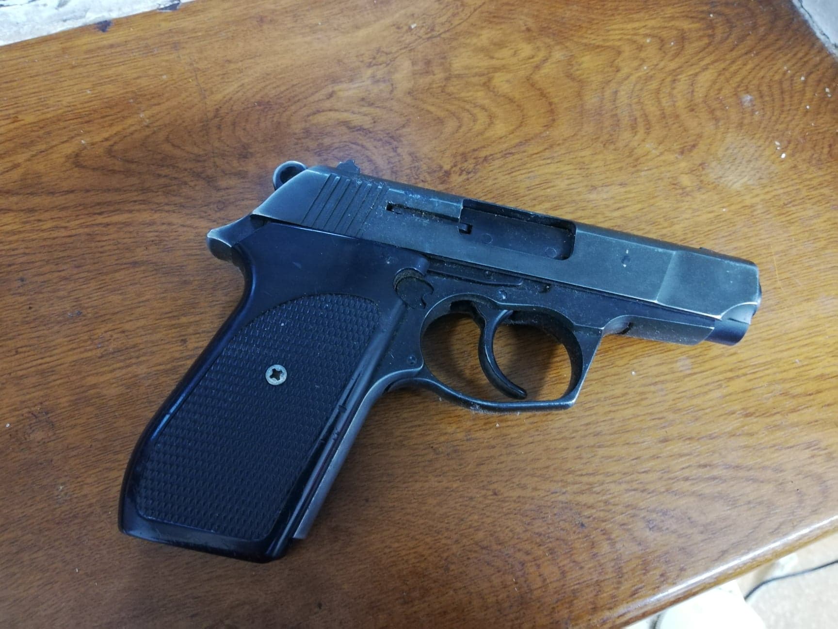 (AUDIO) Vrancea: Armă descărcată accidental în timpul unei tranzacții, un bărbat de 31 de ani a murit împușcat