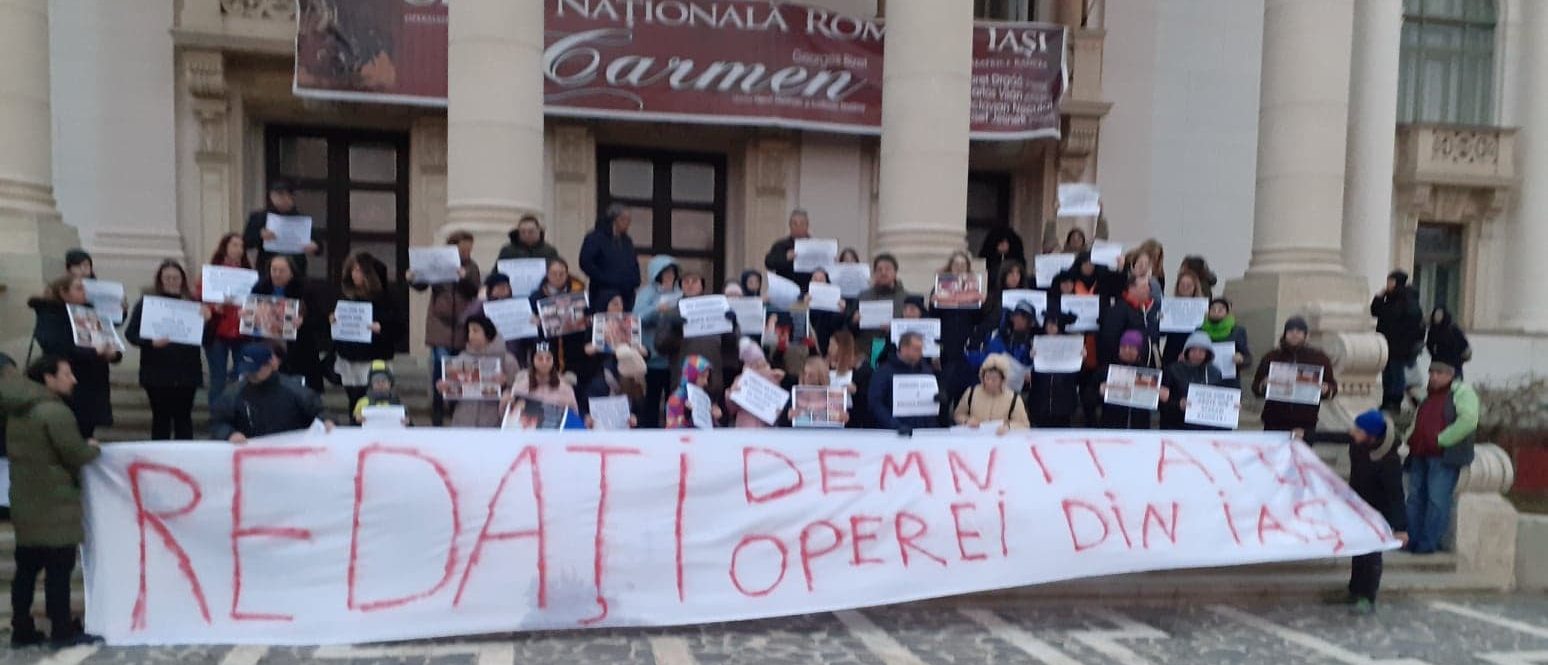 (AUDIO/VIDEO) Iaşi: Din nou protest în faţa Teatrului Naţional