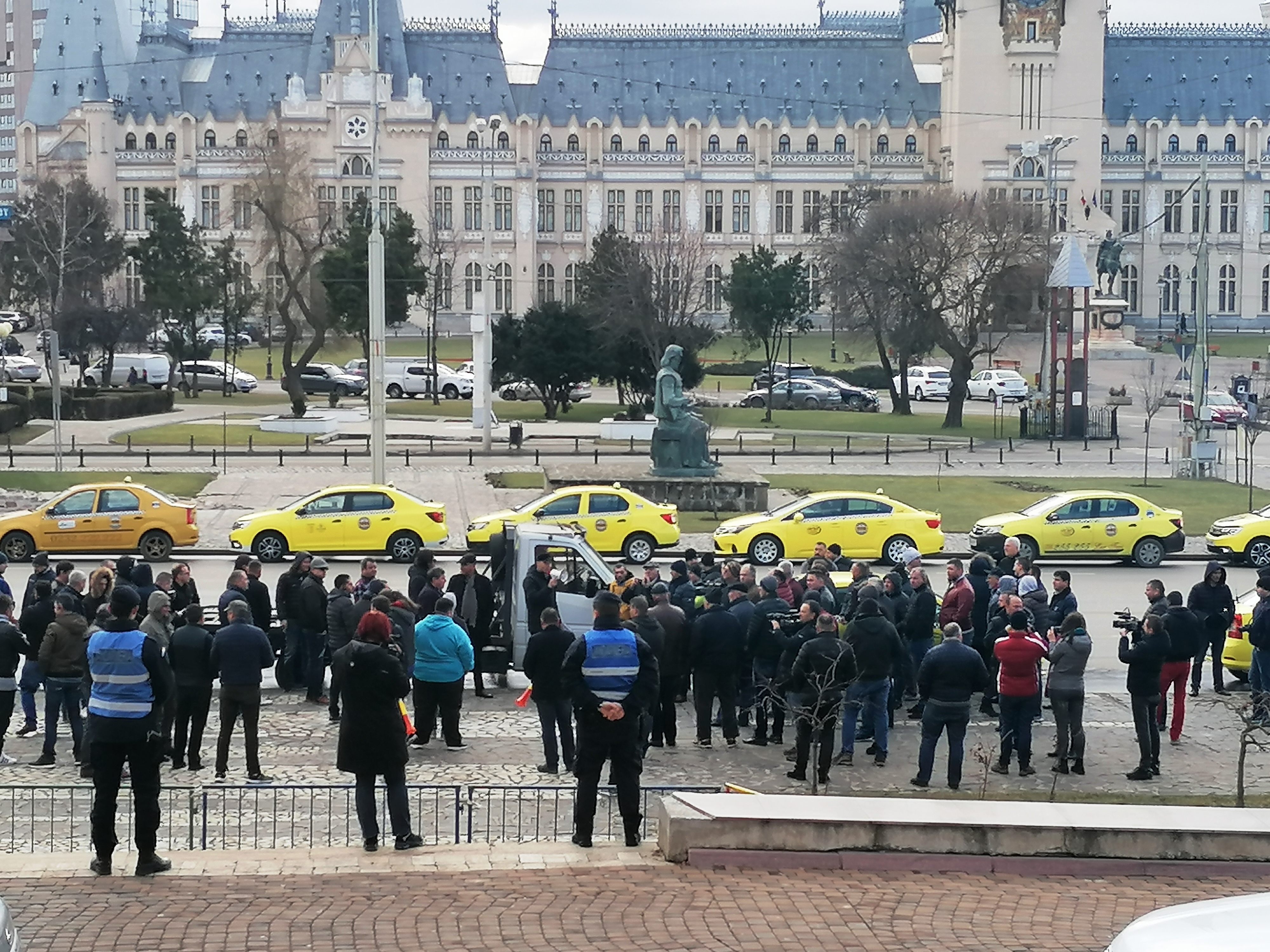 Proteste ale taximetriștilor împotriva firmelor de transport public alternativ