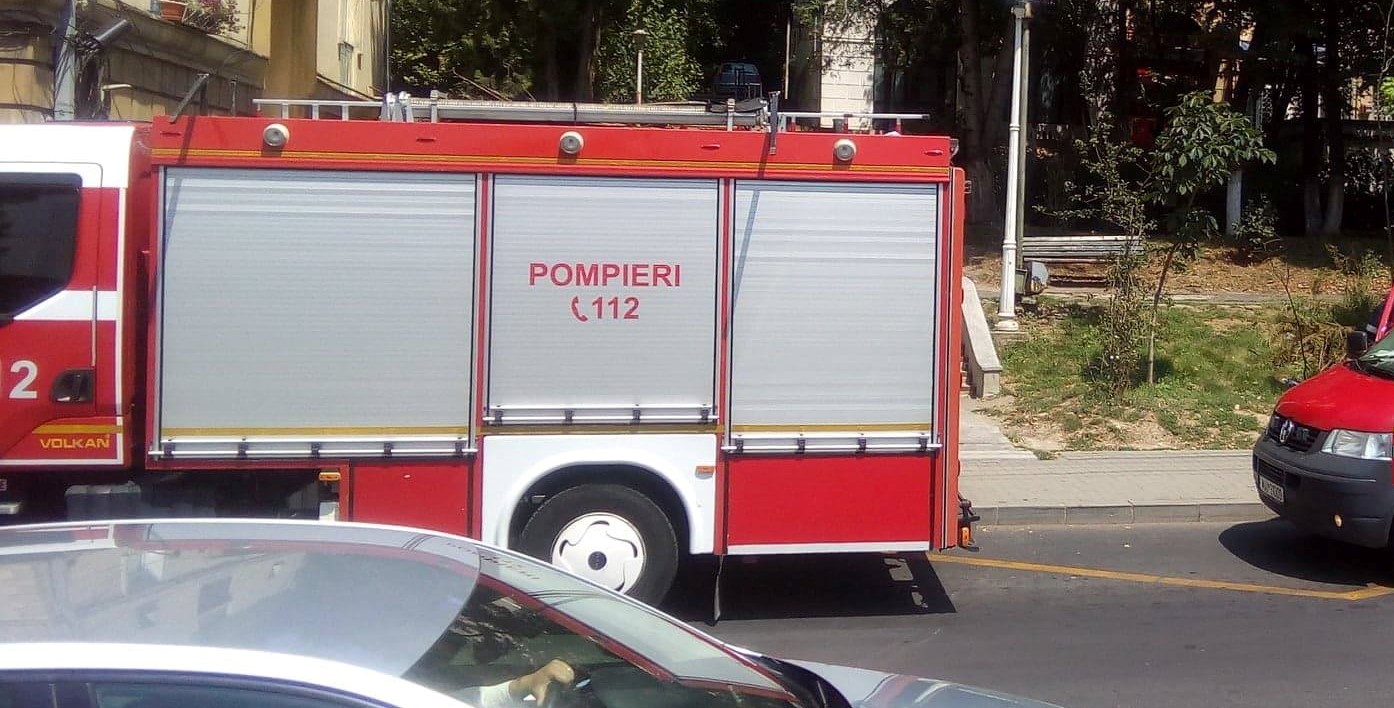 Suceava: O gospodărie a ars în totalitate şi o alta a fost grav afectată într-un incendiu la Frătăuţii Vechi