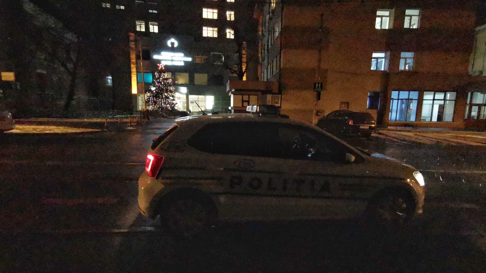 (FOTO/VIDEO) Polițiștii ieșeni au escortat un autoturism până la…maternitate