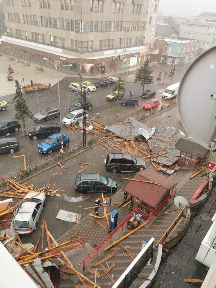 (AUDIO/FOTO) Probleme din cauza vremii în loc. Fălticeni, jud. Suceava (AUDIO/FOTO) Probleme din cauza vremii în loc. Fălticeni, jud. Suceava