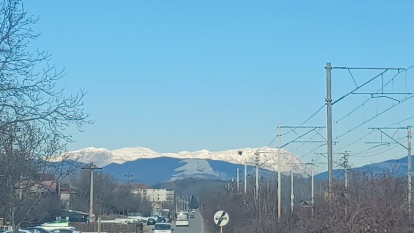 METEO: Precipitații mixte, ninsori la munte, vânt puternic și brumă în Moldova