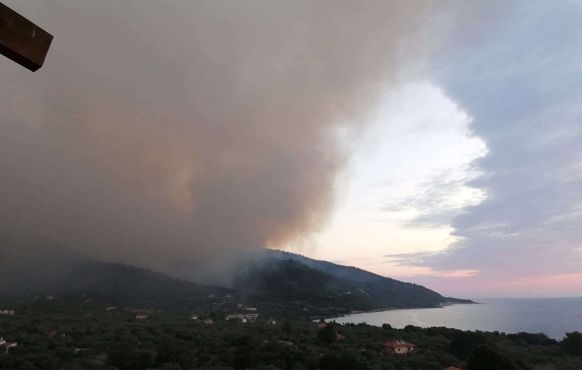Incendiile de vegetaţie cuprind tot mai multe ţări europene din bazinul Mediteranei