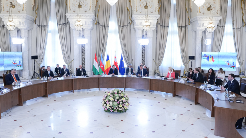 Acord în domeniul energiei verzi, semnat la Bucureşti de premierii din România, Georgia, Ungaria, dar şi de preşedintele din Azerbaidjan/Cablu submarin de transport energie de aproape 1.200 de kilometri