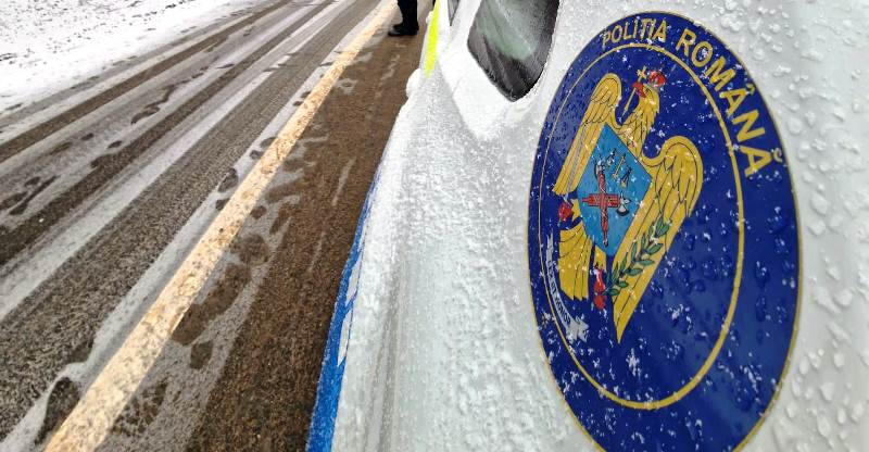 Galaţi: Un microbuz a lovit un tren care staţiona; nu sunt victime, dar traficul feroviar este blocat