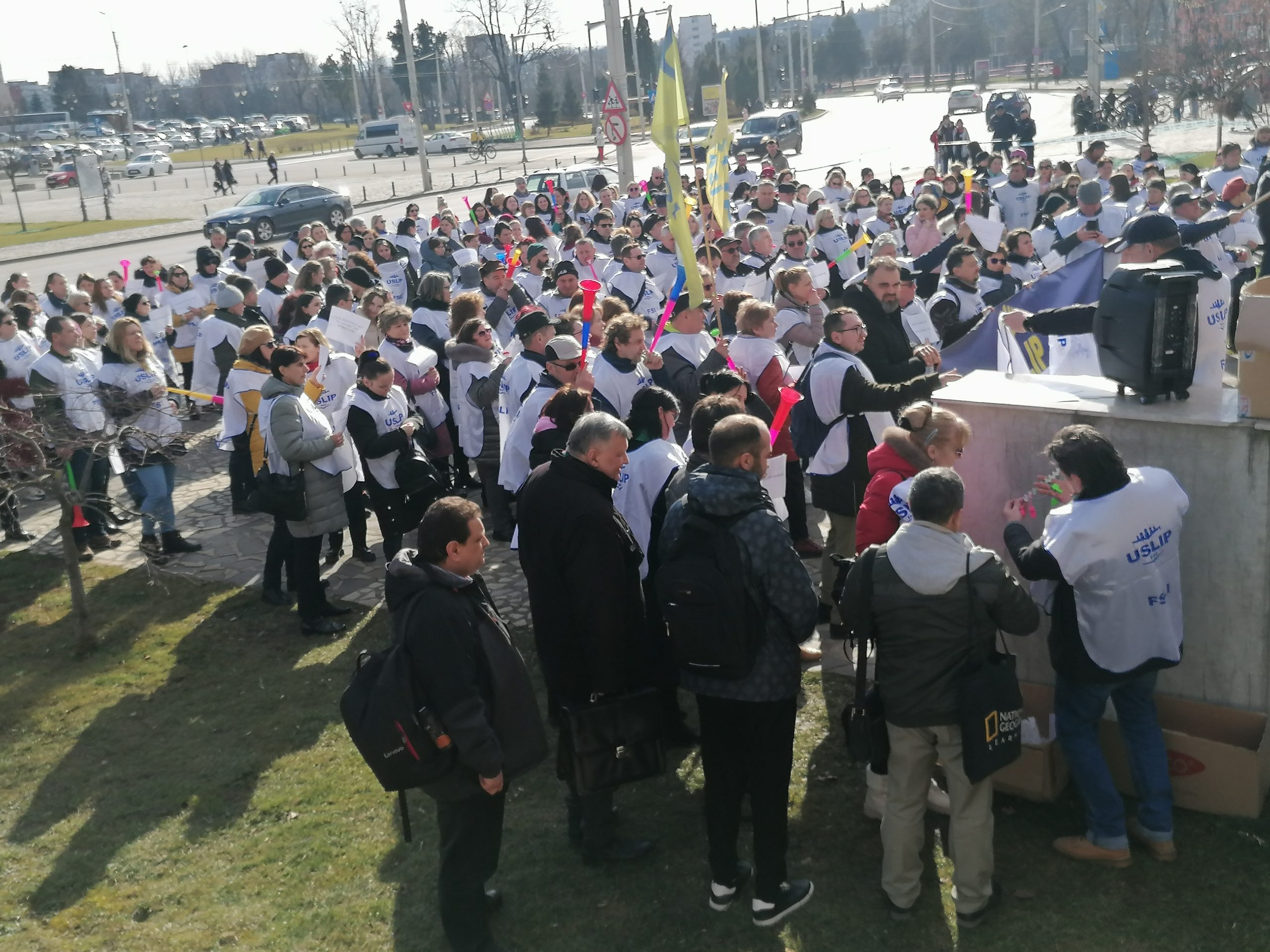 Sindicatele din sănătate şi educaţie au anunţat că vor protesta în faţa Parlamentului în momentul în care guvernul îşi va asuma răspunderea