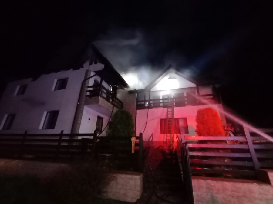 Suceava: Pensiune turistică din Vatra Dornei afectată grav de un incendiu