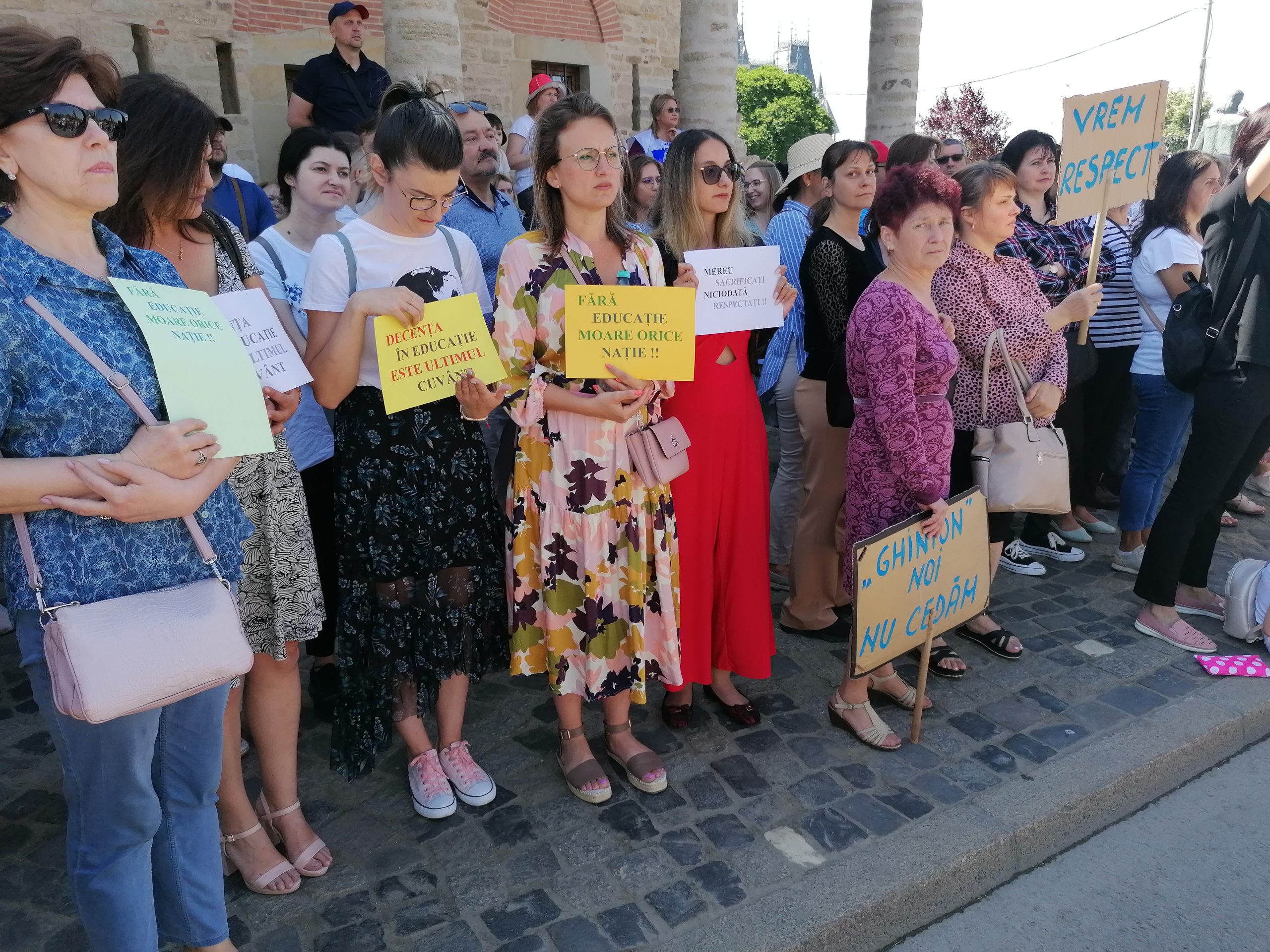 Confederațiile sindicale majore cer retragerea legii salarizării bugetarilor