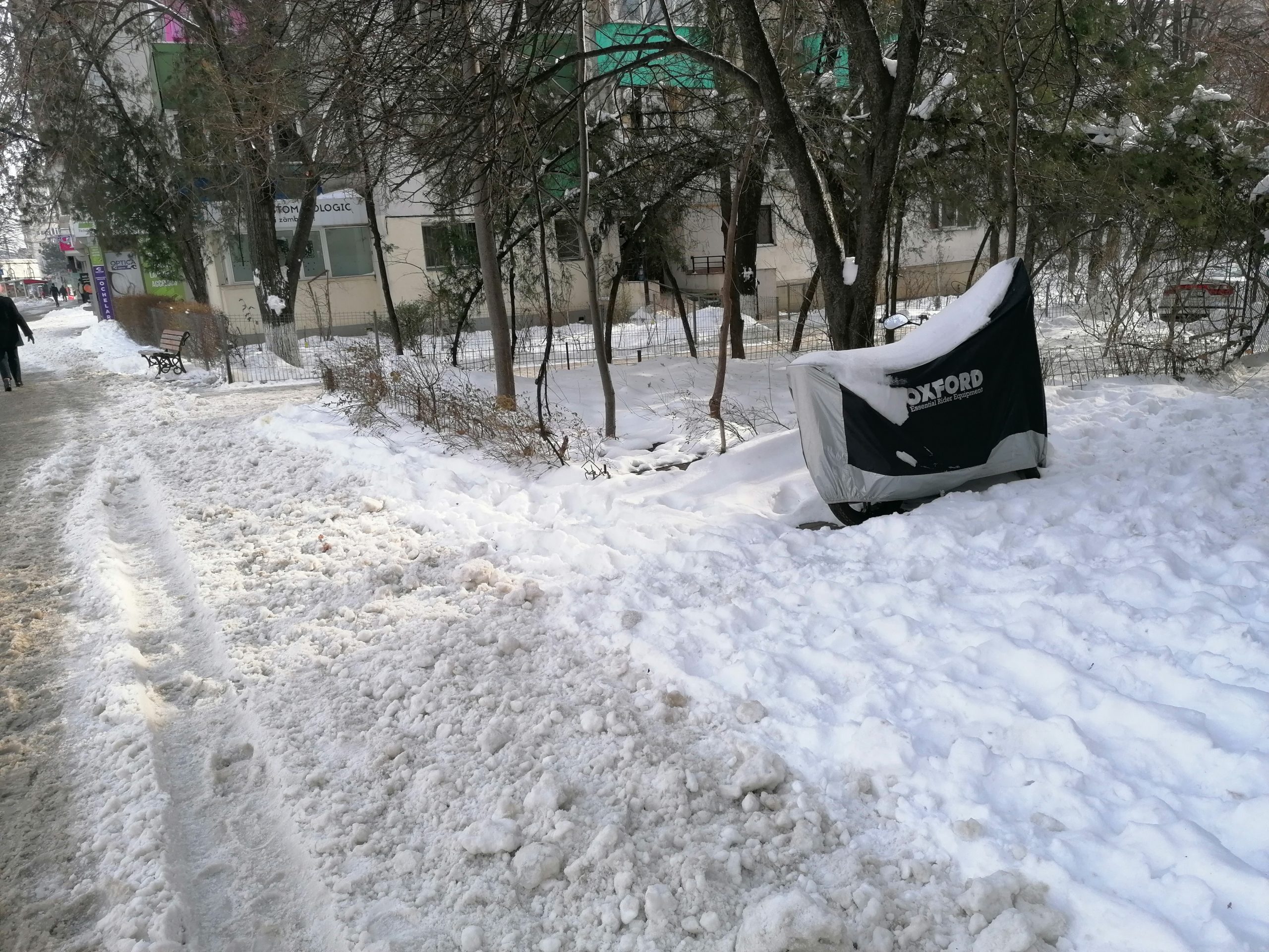 Meteorologii au prelungit atenționarea COD GALBEN de ninsori, strat de zăpadă, intensificări ale vântului și ger