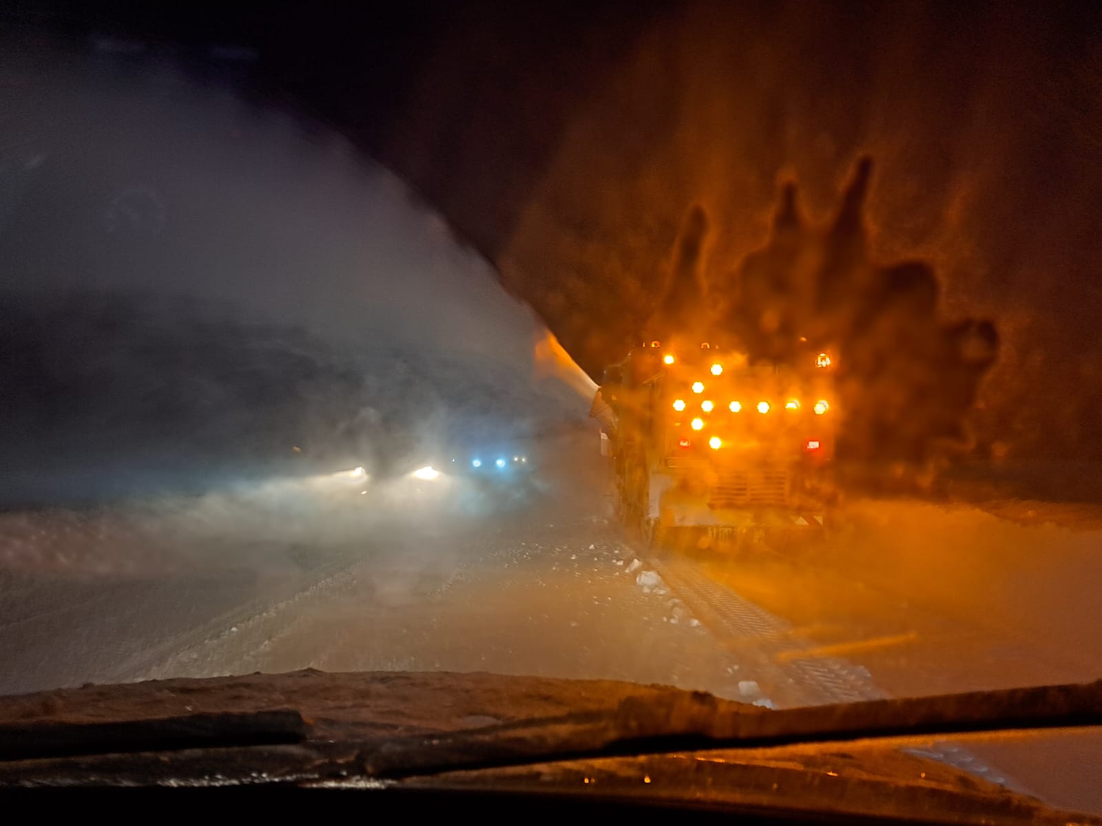 traficul rutier se desfăşoară îngreunat pe Autostrăzile A3 Bucureşti – Ploieşti şi A7 Ploieşti – Adjud, în condiţii de iarnă