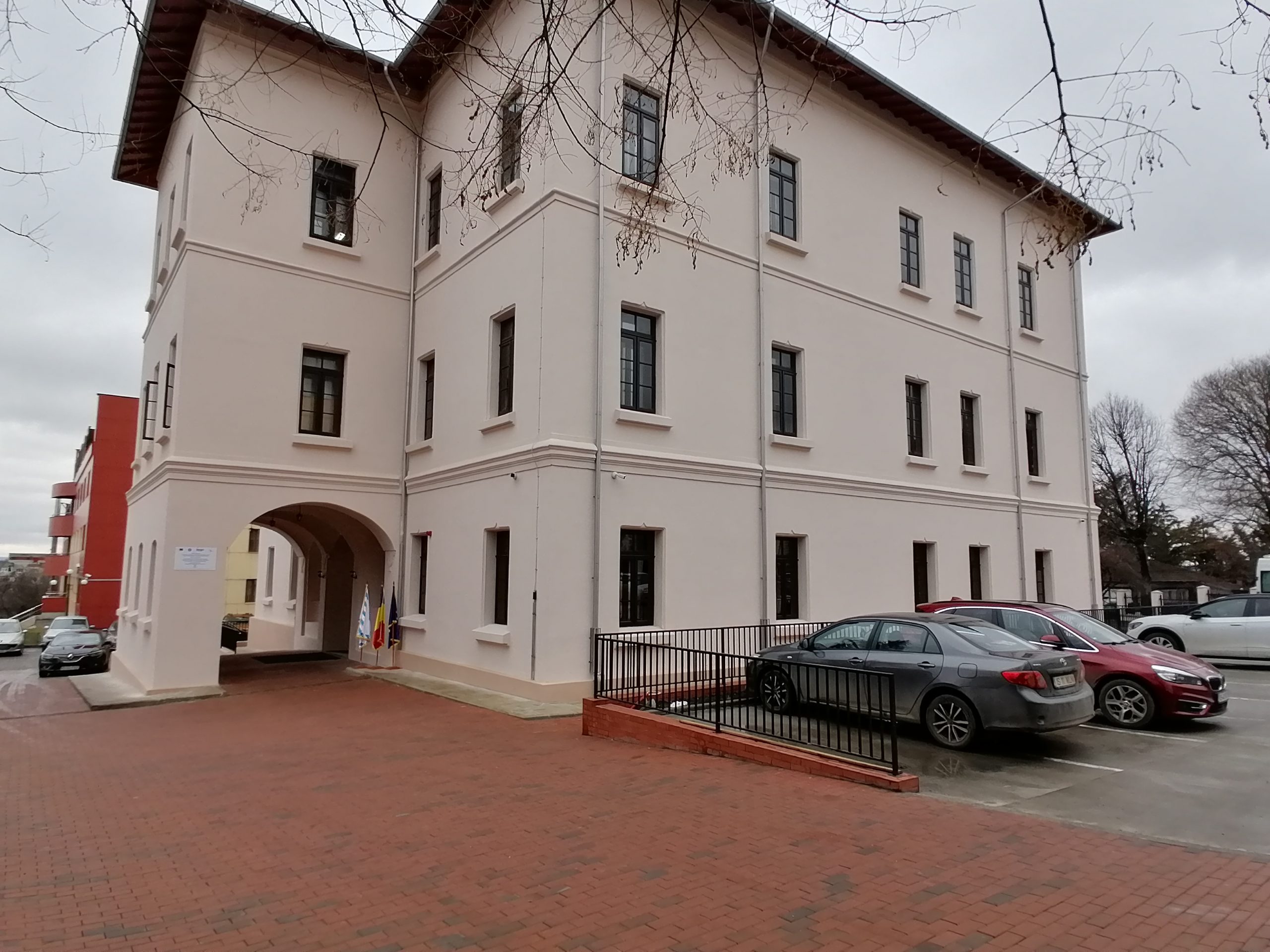 (AUDIO/FOTO) Astăzi a fost inaugurat corpul E al Universității „Al. I. Cuza” din Iași