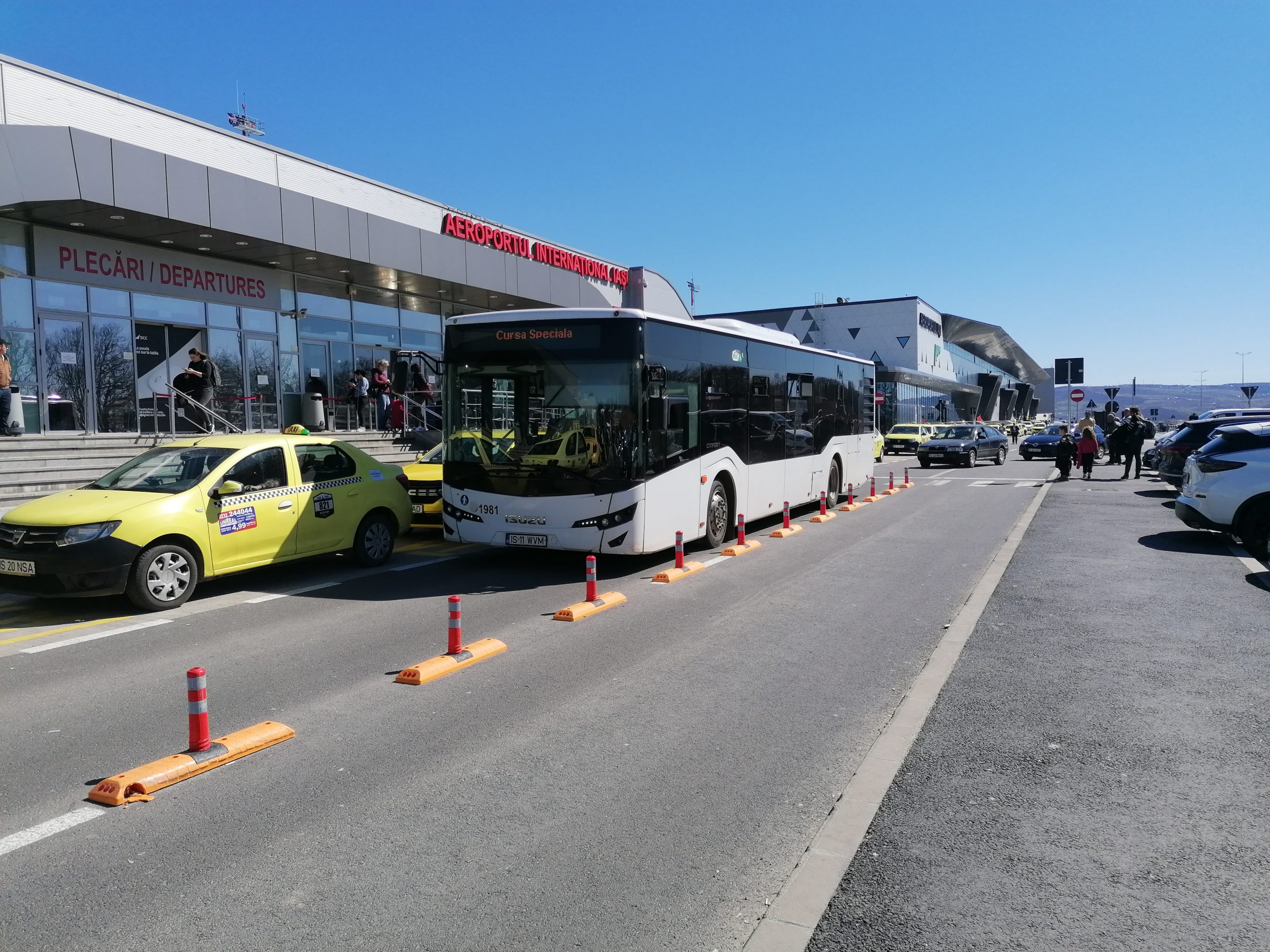 (AUDIO) Aeroportul Iași a lansat procedura de proiectare pentru amenajarea unei parcări pentru transportul public din Moldova