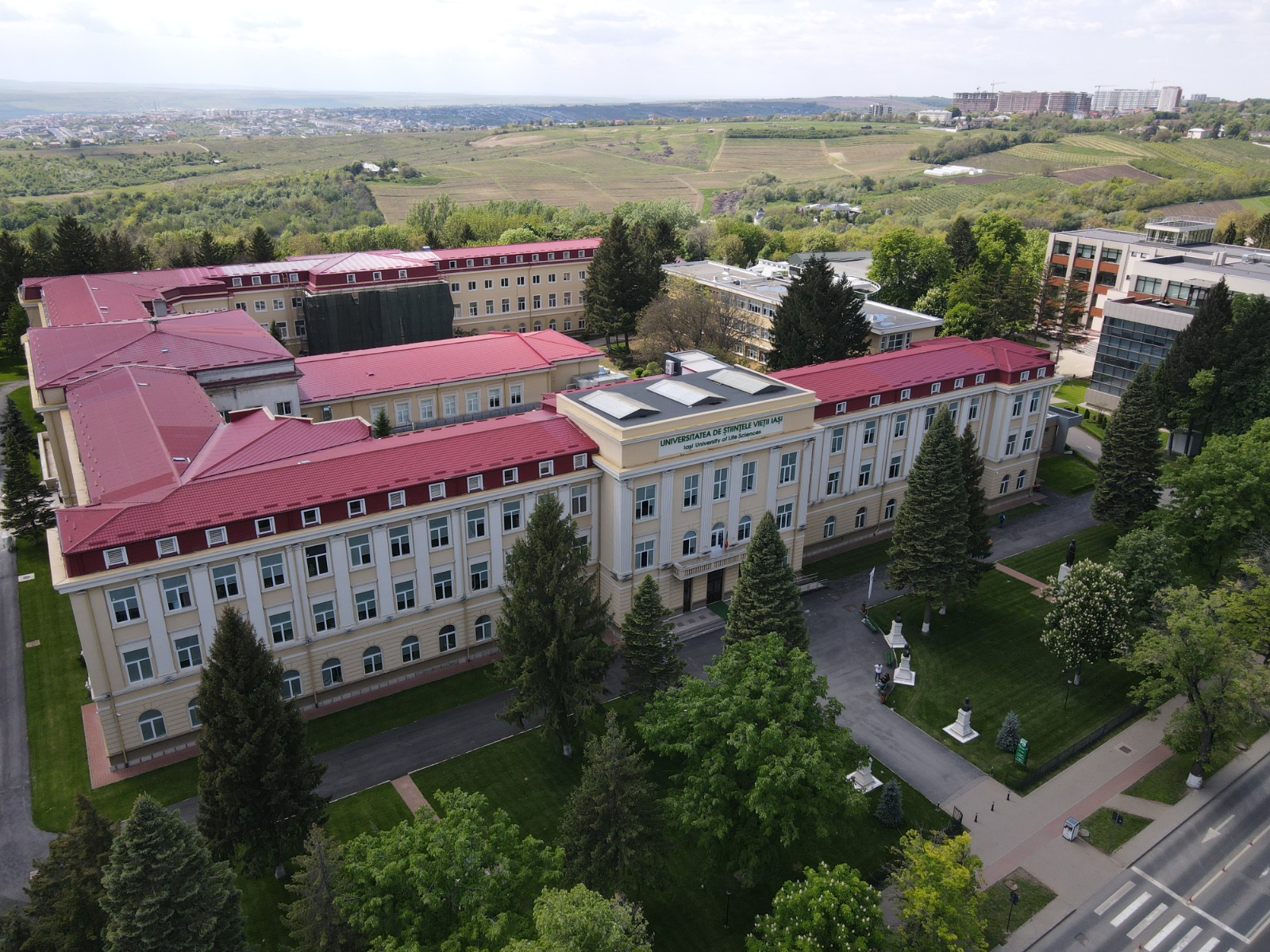Iaşi: 40 de cercetători din 10 ţări participă la ‘International Conference on Mathematics Applied in Life Sciences’