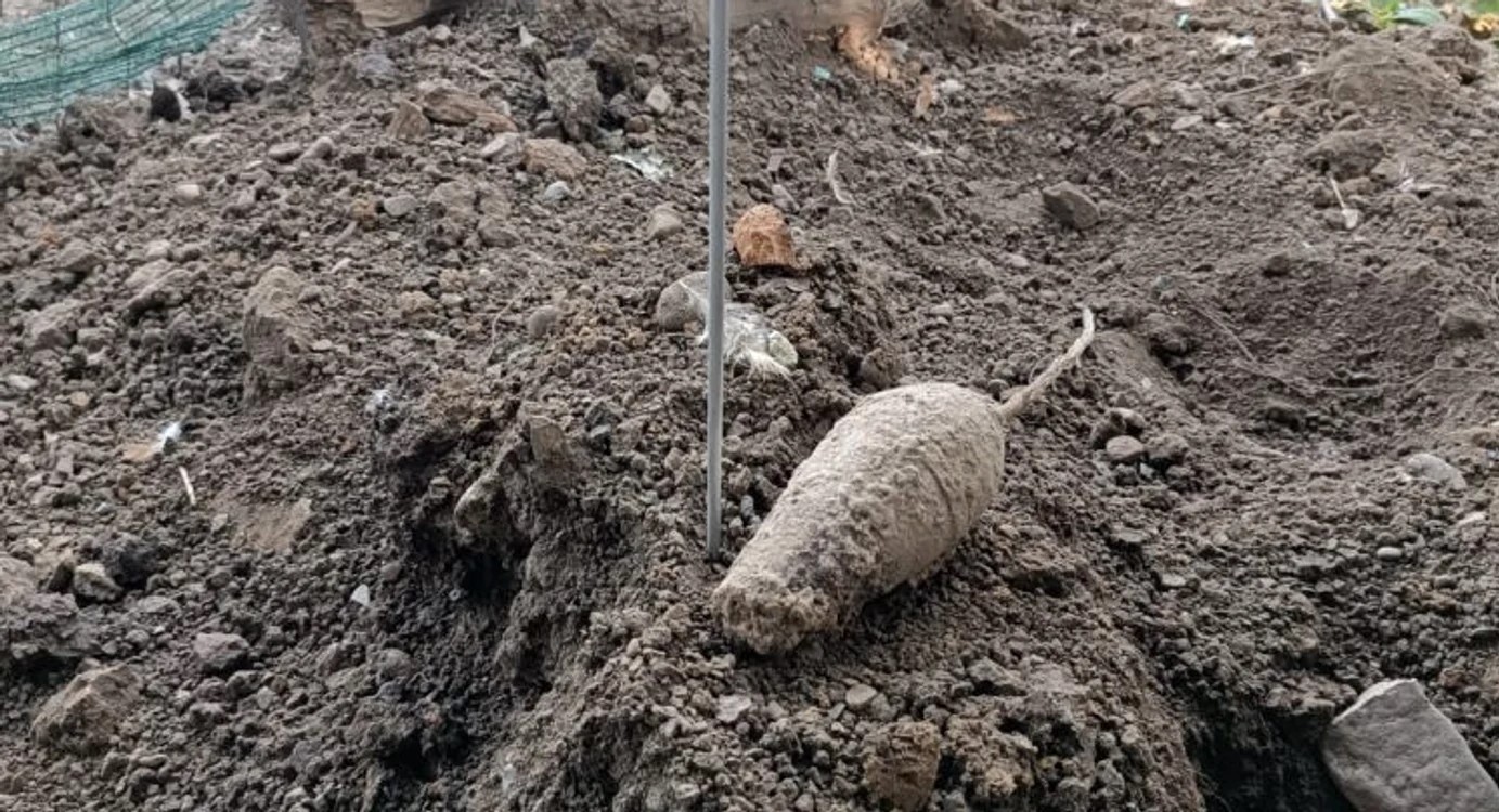 Botoşani: Un bărbat care săpa în grădină a dat peste o bombă