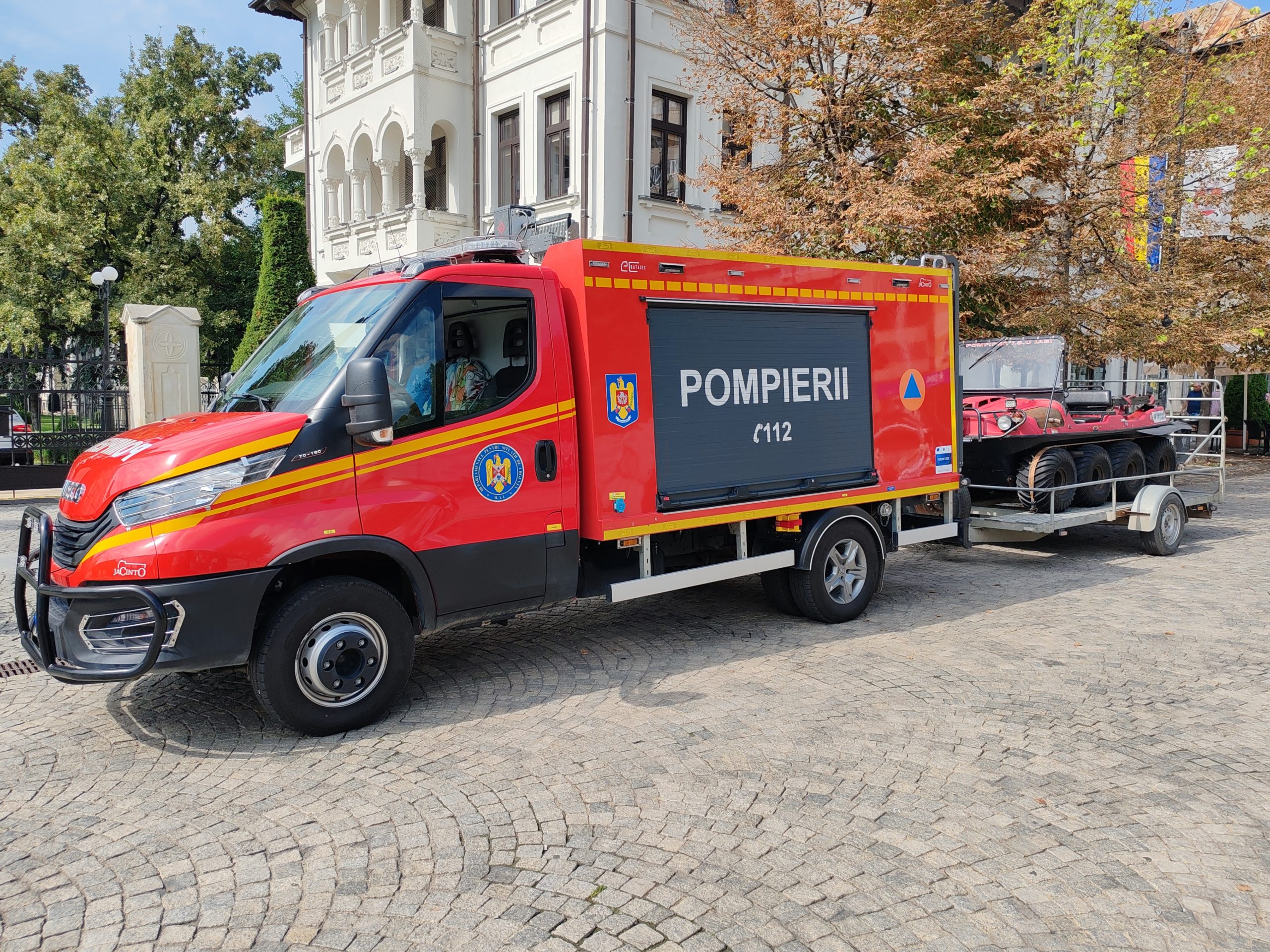 Pacienţi şi angajaţi evacuaţi dintr-o clădire a Spitalului CFR Paşcani după izbucnirea unui incendiu