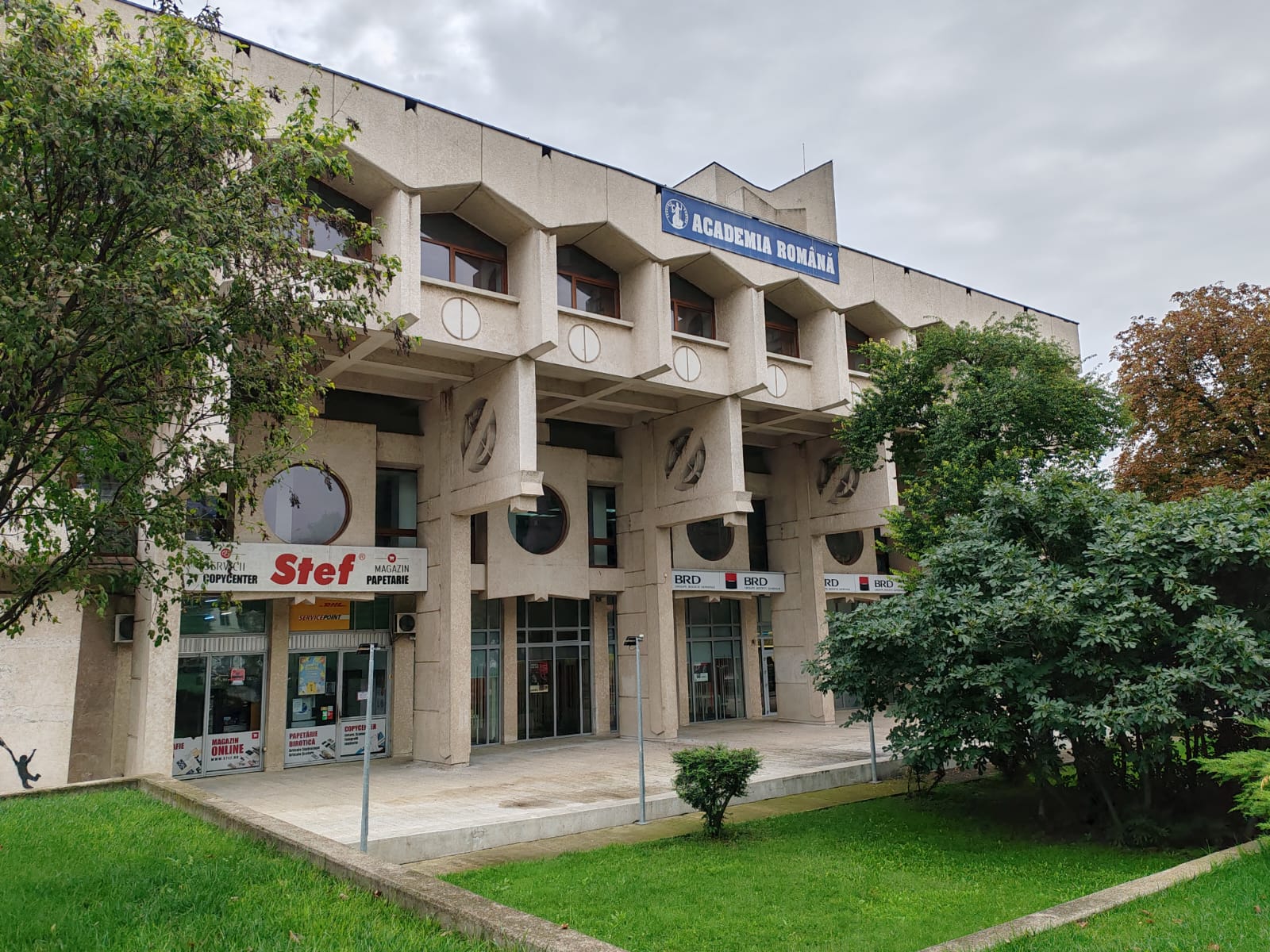 (AUDIO) Scrisoare deschisă: cercetătorii reclamă pierderi salariale și lipsa proiectelor