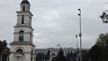 Parlamentare Republica Moldova: Secţiile de votare sunt deschise şi alegătorii sunt aşteptaţi la urne până la ora 21:00