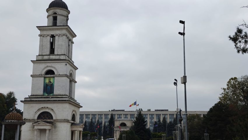 Parlamentare Republica Moldova: Secţiile de votare sunt deschise şi alegătorii sunt aşteptaţi la urne până la ora 21:00