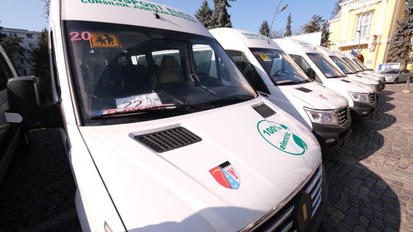 Botoșani: Primul lot de microbuze școlare electrice a fost recepționat Botoșani: Primul lot de microbuze școlare electrice a fost recepționat