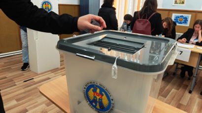 Percheziţii în Republica Moldova într-un dosar de finanţare ilegală a partidelor politice şi corupere electorală