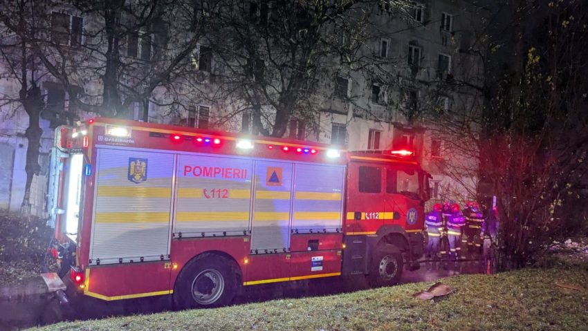 Explozie urmată de incendiu la un bloc din Focșani