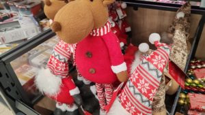 Şase din zece români depăşesc bugetul planificat, de sărbători (studiu)