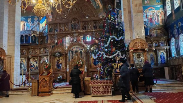 Creştinii sărbătoresc Naşterea Domnului, zi denumită popular Crăciun