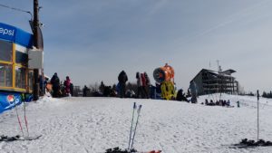 Nu se schiază încă pe pârtiile importante din România