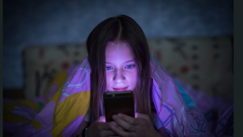 Franţa interzice reţelele de socializare pentru minorii sub 15 ani, o premieră în Europa