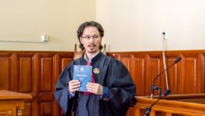 #StareaEducației (INTERVIU) Cristi Danileț, fost judecător și fost membru al Consiliului Superior al Magistraturii: “Educația juridică este necesară în școală pentru a face tinerii mai responsabili. Nimeni nu poate invoca drept scuză necunoașterea legii. Trebuie să fim tot timpul pregătiți, iar dacă s-a încălcat un drept, să știm cum să acționăm.”