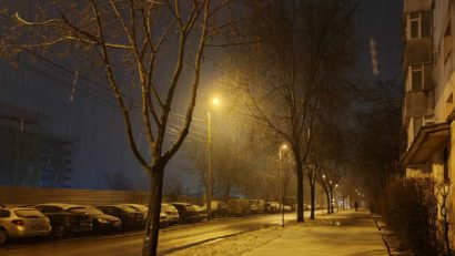 Infotrafic: Circulaţie în condiţii de iarnă pe mai multe drumuri din ţară; restricţii în trei judeţe