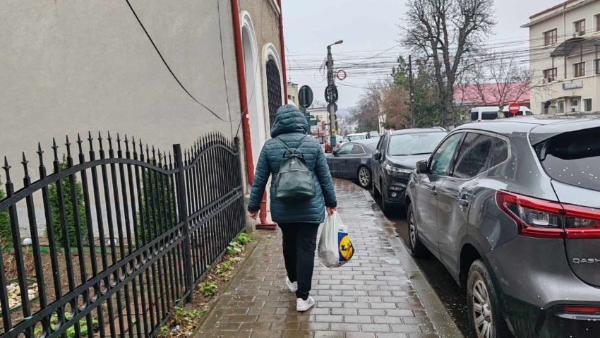 METEO: Vreme rece, precipitații și intensificări ale vântului