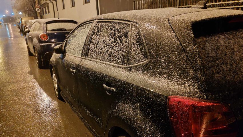 Precipitaţiile şi intensificările de vânt continuă în mare parte a ţării până luni seara