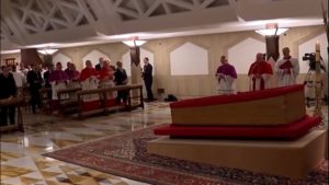 Preşedintele interimar Ilie Bolojan va participa la funeraliile Suveranului Pontif