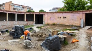 (FOTO) Încep lucrările de reabilitare a Grădinii de Vară a Teatrului „Mihai Eminescu”