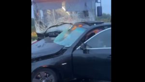 Galaţi: Accident pe DN 22 B între un autobuz şi un autoturism; trei persoane rănite
