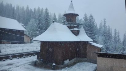 Iarnă veritabilă în Stațiunea Durău din județul Neamț