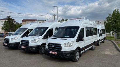 Vaslui: Microbuze electrice pentru transportul şcolarilor, achiziţionate printr-un proiect derulat de CJ