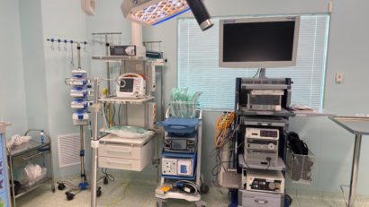 Copiii cu litiază renală severă au primit o șansă la viață și îngrijire medicală de calitate, prin echipamentele medicale donate Spitalului „Victor Gomoiu”