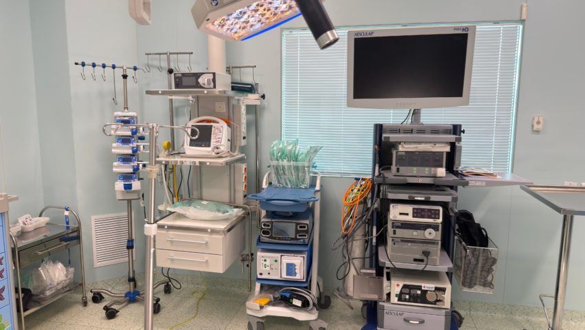 Copiii cu litiază renală severă au primit o șansă la viață și îngrijire medicală de calitate, prin echipamentele medicale donate Spitalului „Victor Gomoiu” Copiii cu litiază renală severă au primit o șansă la viață și îngrijire medicală de calitate, prin echipamentele medicale donate Spitalului „Victor Gomoiu”