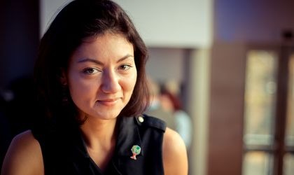 #StareaEducației: (INTERVIU) SARO, primul asistent AI motivațional din educație, va ajunge în școlile de stat și private din țară. Andreea Nistor, Digital Nation: “Această tehnologie nu este gândită să ofere informații de conținut și nici să facă predare. SARO îi sprijină pe tineri cu nivelul de motivație pentru sarcinile de învățare pe care le au.” #StareaEducației: (INTERVIU) SARO, primul asistent AI motivațional din educație, va ajunge în școlile de stat și private din țară. Andreea Nistor, Digital Nation: “Această tehnologie nu este gândită să ofere informații de conținut și nici să facă predare. SARO îi sprijină pe tineri cu nivelul de motivație pentru sarcinile de învățare pe care le au.”