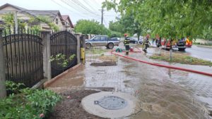 Intervenție pentru evacuarea apei în orașul Târgu Frumos, jud. Iași