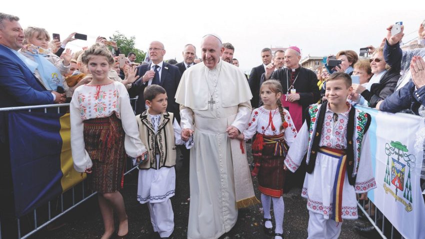 Iaşi: Invitaţie la expoziţie de fotografii dedicate vizitei Papei Francisc Iaşi: Invitaţie la expoziţie de fotografii dedicate vizitei Papei Francisc
