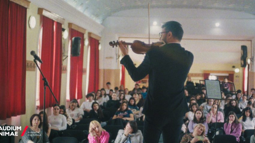 Concert „Un Stradivarius în școli”, cu Răzvan și Andreea Stoica, la Colegiul Național „Mihai Eminescu” din Iași, pe 13 mai, după concertul „Baroque Tour Opus 4”, din 12 mai Concert „Un Stradivarius în școli”, cu Răzvan și Andreea Stoica, la Colegiul Național „Mihai Eminescu” din Iași, pe 13 mai, după concertul „Baroque Tour Opus 4”, din 12 mai
