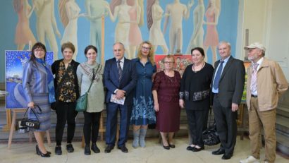 Expoziția Națională de Artă Naivă „Saloanele Moldovei” (ediția a XXXIV-a) – temă a emisiunii Tradiții de joi, 8 MAI 2025, ora 21:03 – 22 – cu Dumitru ȘERBAN